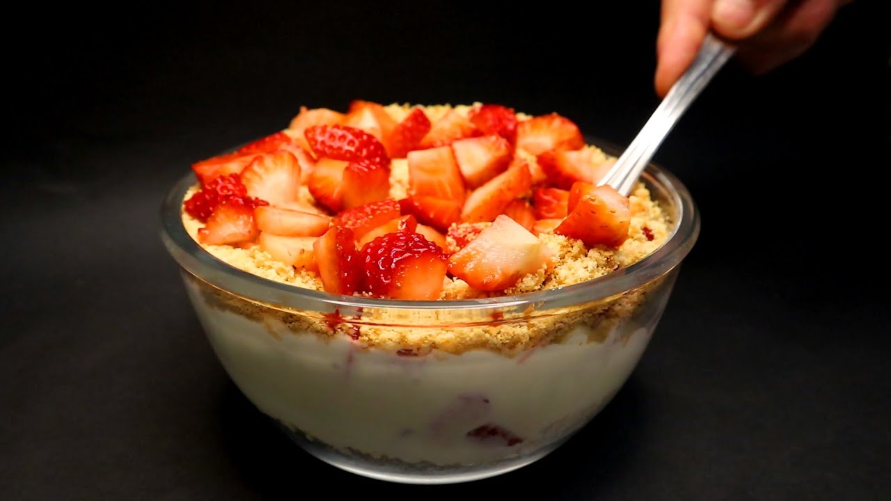 Sobremesa Doce de Morango com Bolacha Maria