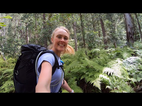 Videó: Mountainsmith Tanuck 40L Hátizsák - Trekking