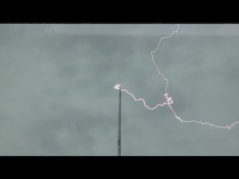 Video: How To Protect Yourself From Being Struck By Lightning