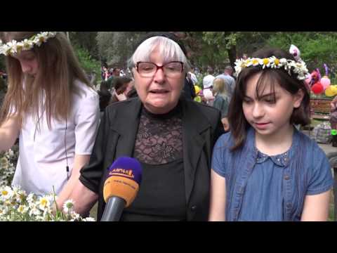 ხელთნაკეთი ნივთების გამოფენა გაყიდვა, ბაღის კიდის მიმდებარე ტერიტორიაზე გაიმართა