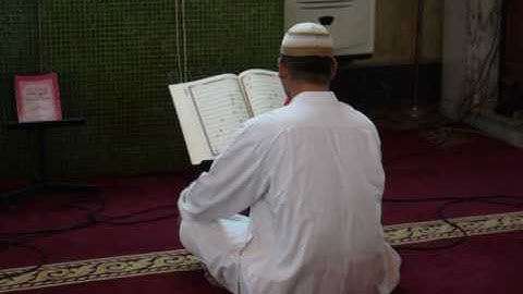 القارئ حسن الزبيدي وماتيسر من سورة الفرقان في جامع 17 رمضان