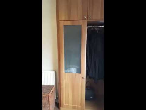 Como encaixar vidros em vinil envolto portas do quarto