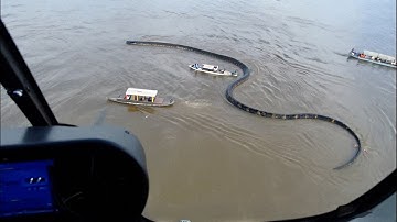 Giant Anaconda Filmed from Helicopter in the Amazon River – Shocking Encounter with Fishing Boats AI