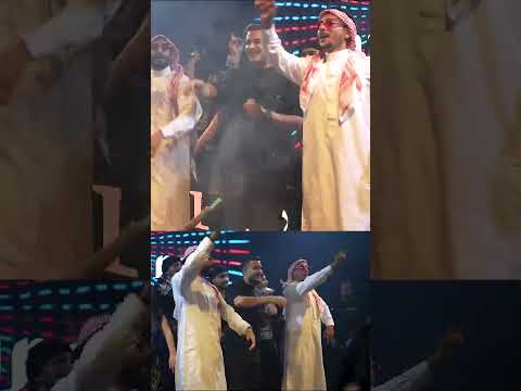 ناحت خصرها