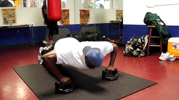 Floyd Mayweather SR does real pushups!  Set #!