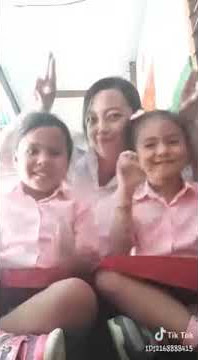 Ibu guru ibu yang cantik.