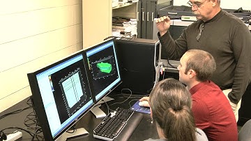 Students use new Geology Software