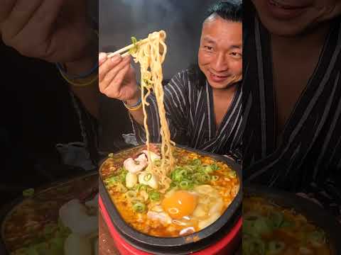 【Truck Cooking】Making very hot ramen noodles with raw octopus legs!【asmr】#shorts