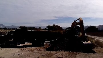 How to load a sixteen cubic meters dump truck, 320D