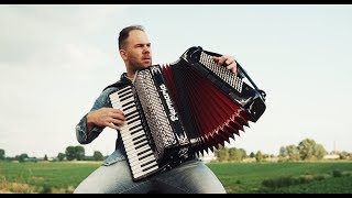 Johnny Verweij - DE CLOWN (Gipsy Accordeon Versie) | Originele Versie Resimi