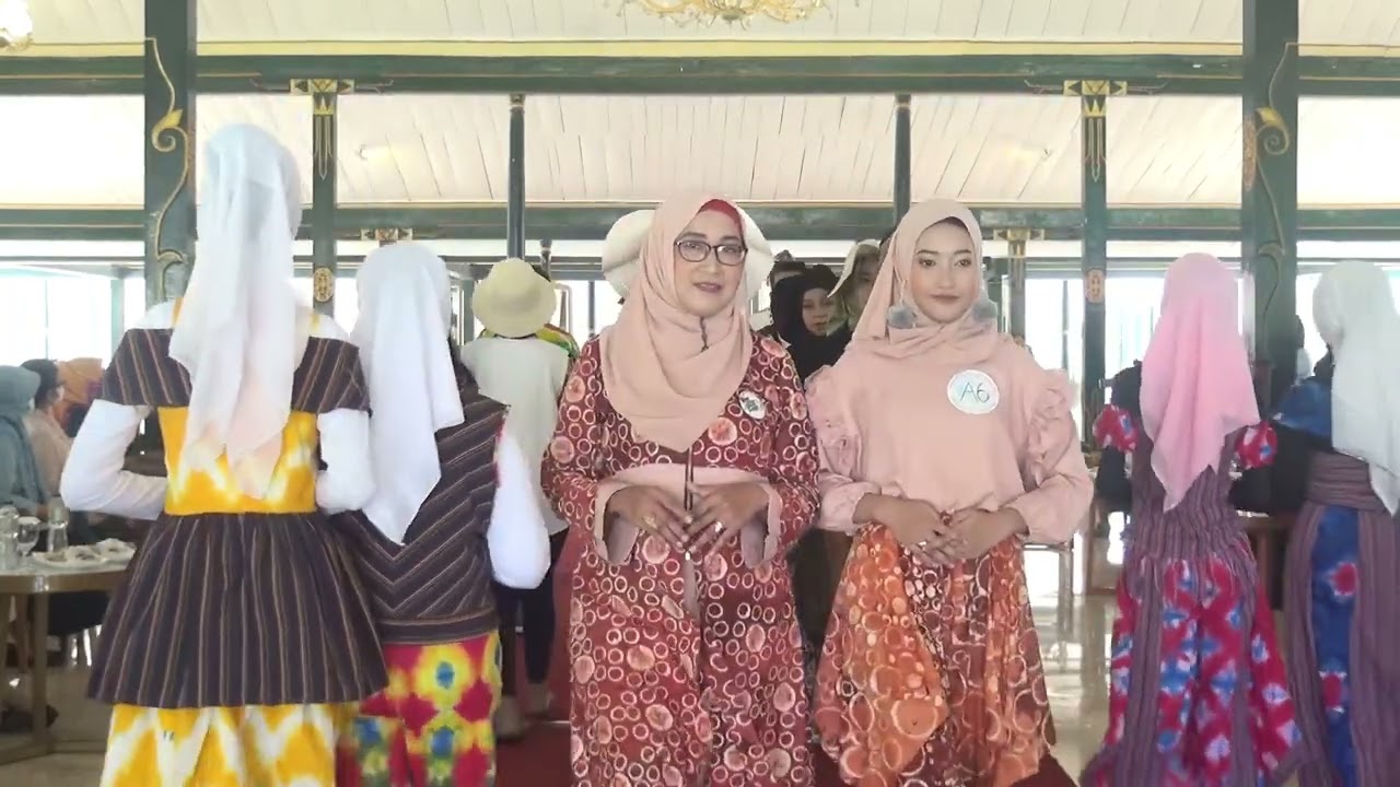 FASHION SHOW Partisipasi Siswa dan orangtua SLB Negeri Pembina Yogyakarta I Parade Batik Luar Biasa