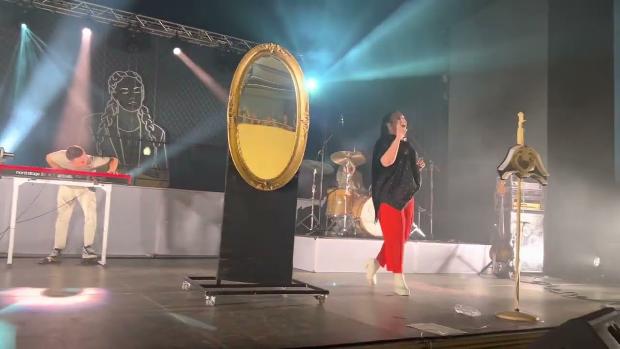 Ewa Farna - Verze 02 Jablonec nad Nisou 20.10.2022