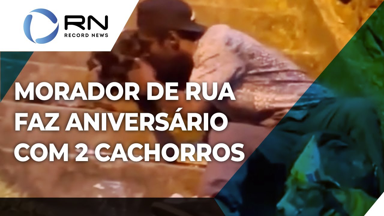 Vídeo mostra morador de rua comemorando aniversário com 2 cães