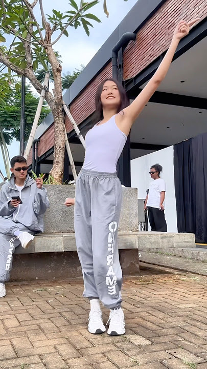 ada yg terbang tapi bukan burung👀 #dance #music #ngapainrepot