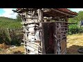 veja que situação do banheiro onde dona Ana toma banho