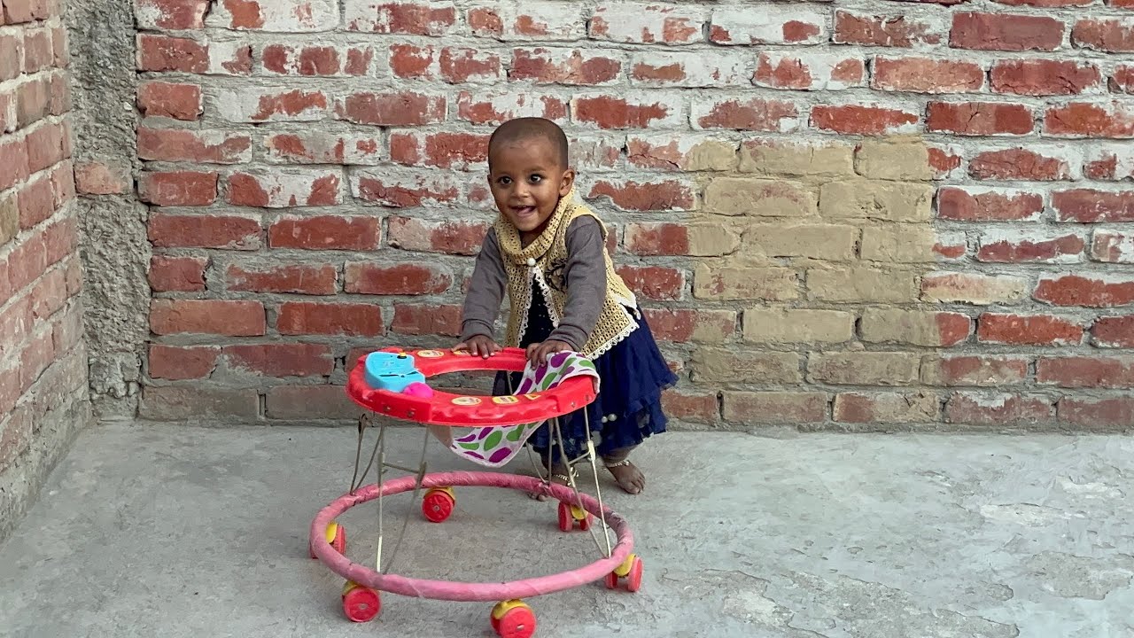 डॉली चलना सीख गई