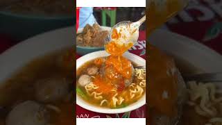 Download Lagu Yummy!! Caisim, Noodles and Meatballs with Chili Sauce || Indonesian Street Food MP3