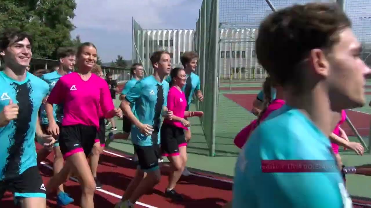 Gymnázium v Hlohovci sa po rokoch dočkalo nového multifunkčného ihriska.