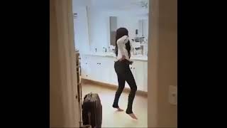 Kim Kardashian can’t wear jeans