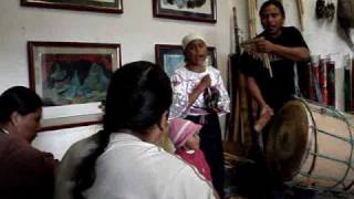 Video thumbnail of "Music in Otavalo"