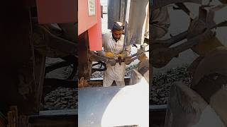 Dangerous Train Uncoupling ⚠️ Lahore Junction Pakistan Railways | Real Risky Work #shorts