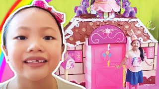 Giant Pinkie Pie Box Fort House | MLP Pretend Play