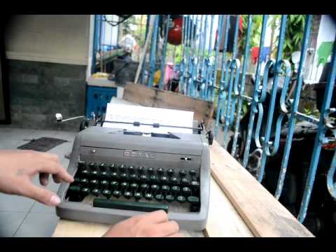 Royal Typewriter -Aristocrat Vintage 1950's