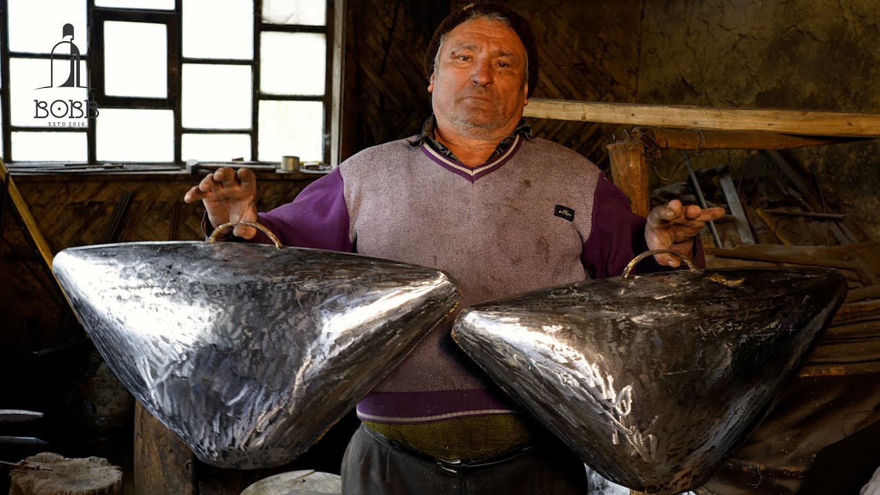 Ultimul meșter popular care face clopote de oi, capre, vaci și Viflaim | Cum se face un clopot CIUL?