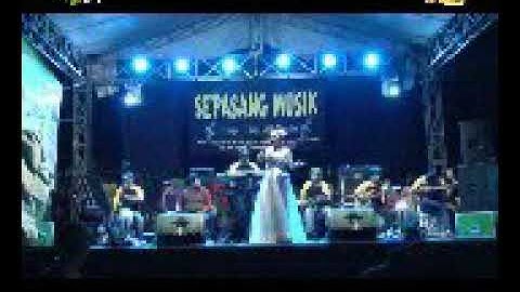 Linda Adelia sepasang musik