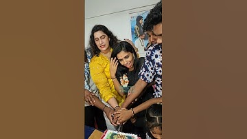 കേക്ക് മുറിച്ച് സന്തോഷം പങ്കുവെച്ച് രേണു സുധിയും ടീം 😍