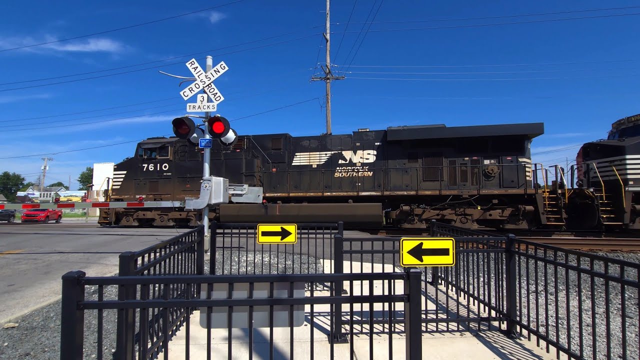 southanwest＠  NS ES44DC #7610 [K5LA horn] leads NS Intermodal Train 269 through