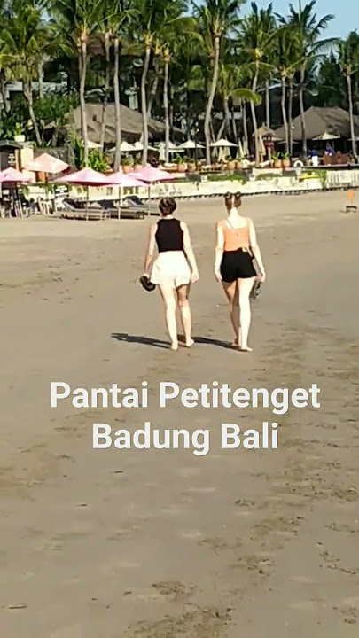 Melirik Kegiatan Bule di Pantai di Bali