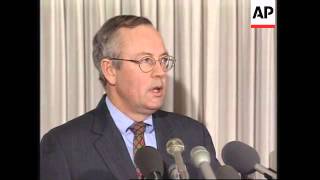 Celebrity USA: PROSECUTOR KENNETH STARR CHANGES HIS DECISION TO RESIGN Profile