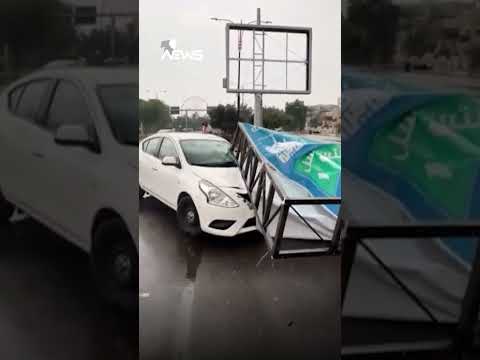 سقوط لافتة دعائية لمرشح انتخابي يتسبب بأضرار كبيرة لسيارة في بغداد وان نيوز