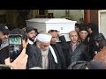 بكـ،ـ،ـاء الفنان احمد الفيشاوي لحظة رؤيته خشبة والدته وهي خارجة من المسجد.. 