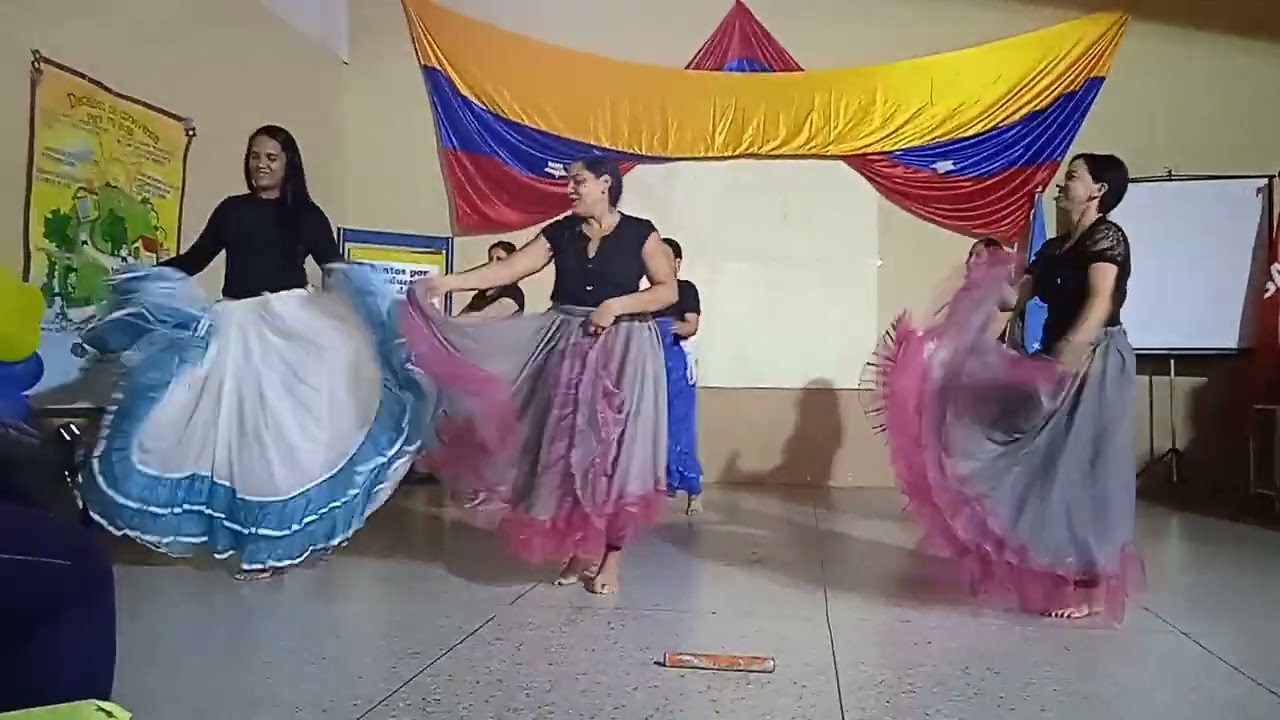 El Manduco, Baile realizado por las danzas de las docentes de la Unidad Educativa Santa Bárbara.