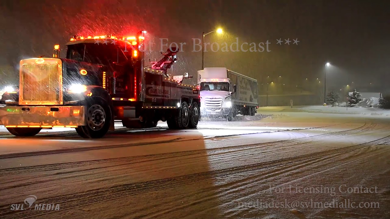 La Crosse, WI Heavy Snow, Semi Stuck with Tow, Plows Feb 12th, 2019