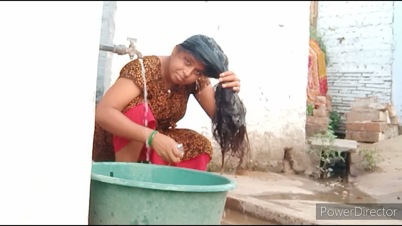 🙆‍♀Hair Wash😘नल मे एकदम Desi Village Style 🤩🤩🙈🙈Hair Wash in Tube 💕