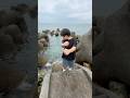海に向かってバク宙と思ったら…