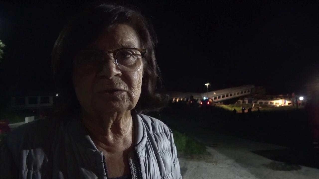 Caluso, treno deraglia dopo scontro con un tir. La sindaca: 