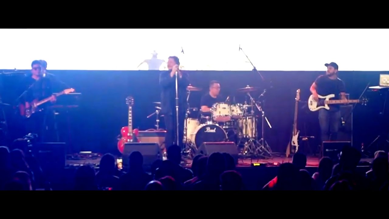 Hold me Thrill me Kiss me Kill me U2 live cover by Lemon Chile