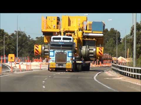 Oversize Komatsu 930E.wmv