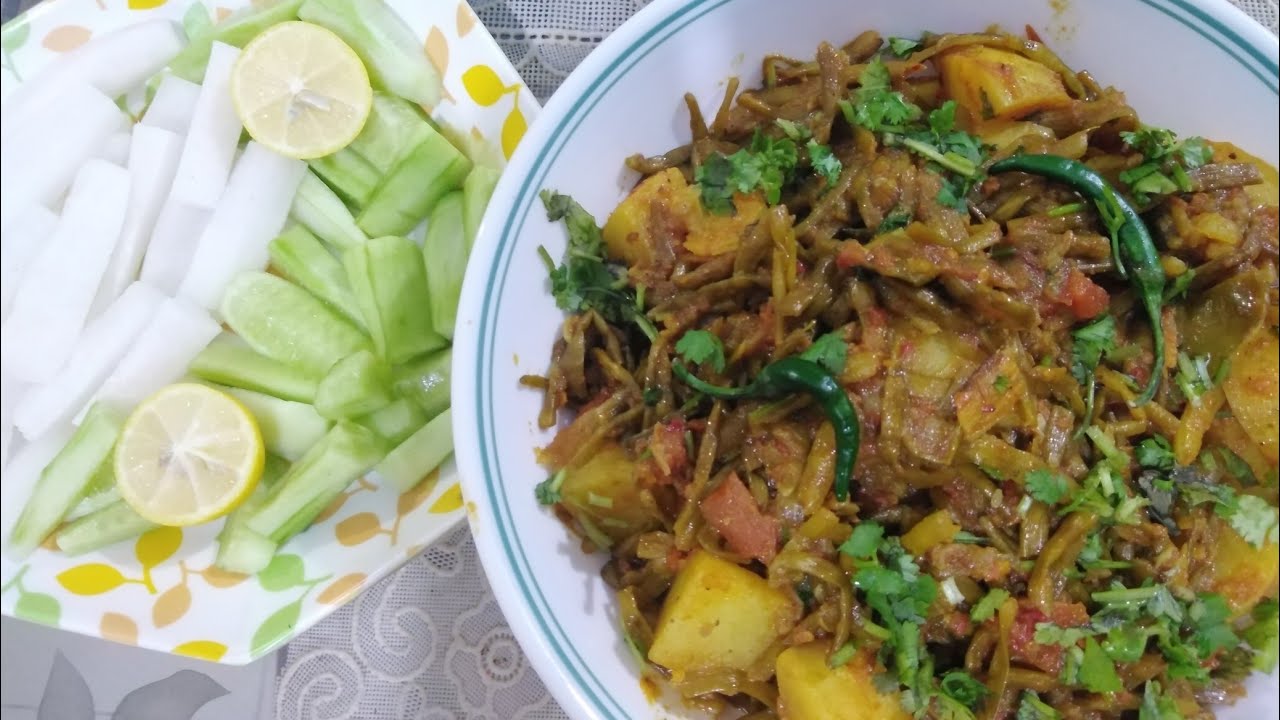 Mongry Mazedaar Aloo Moongray Recipe Potato And Radish Pods Curry Recipe ...