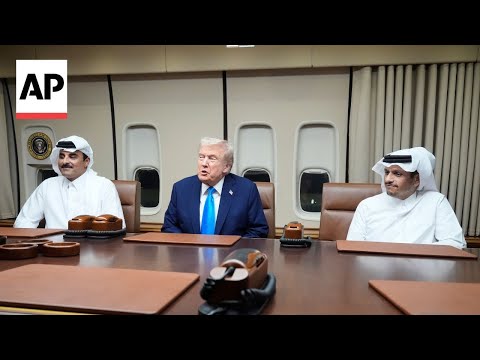 Trump meets with Emir of Qatar and PM during stop on his way to ASEAN