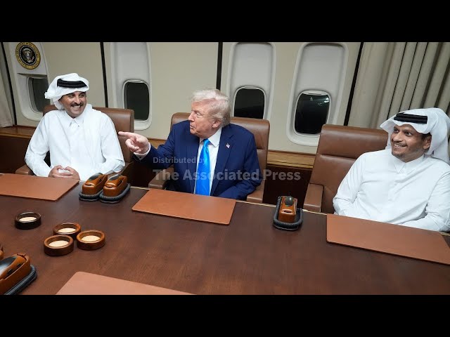 Trump meets with Emir of Qatar and PM during stop on his way to ASEAN