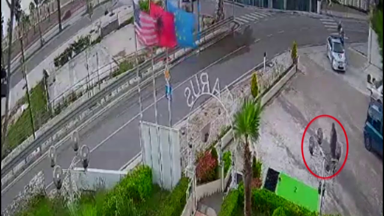 Me armë në qytet, i riu tenton t’i ikë policisë por nuk shpëton