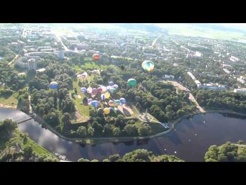 Video: Gaisa Baloni Debesīs - Gaisa Balonu Sacensības Velikije Luki