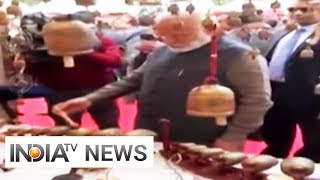 कारीगरों की हौसला अफजाई करने Hunar Haat पहुंचे PM Modi, फिर देखिए क्या हुआ