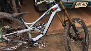 YT Tues CF Pro Race Checking Rear Tire 