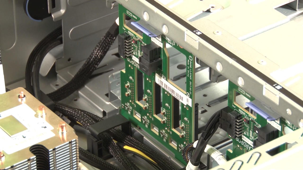 ThinkSystem ST550 installing a 3.5-inch hot-swap drive backplane - YouTube